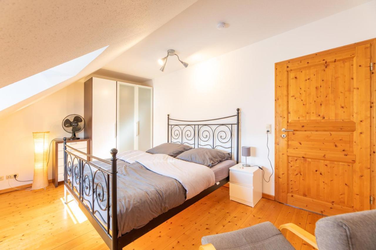 Perfekt Fuer Gruppen, Familien & Geschaeftsreisende - Naehe Bamberg & Erlangen Apartment Adelsdorf Luaran gambar